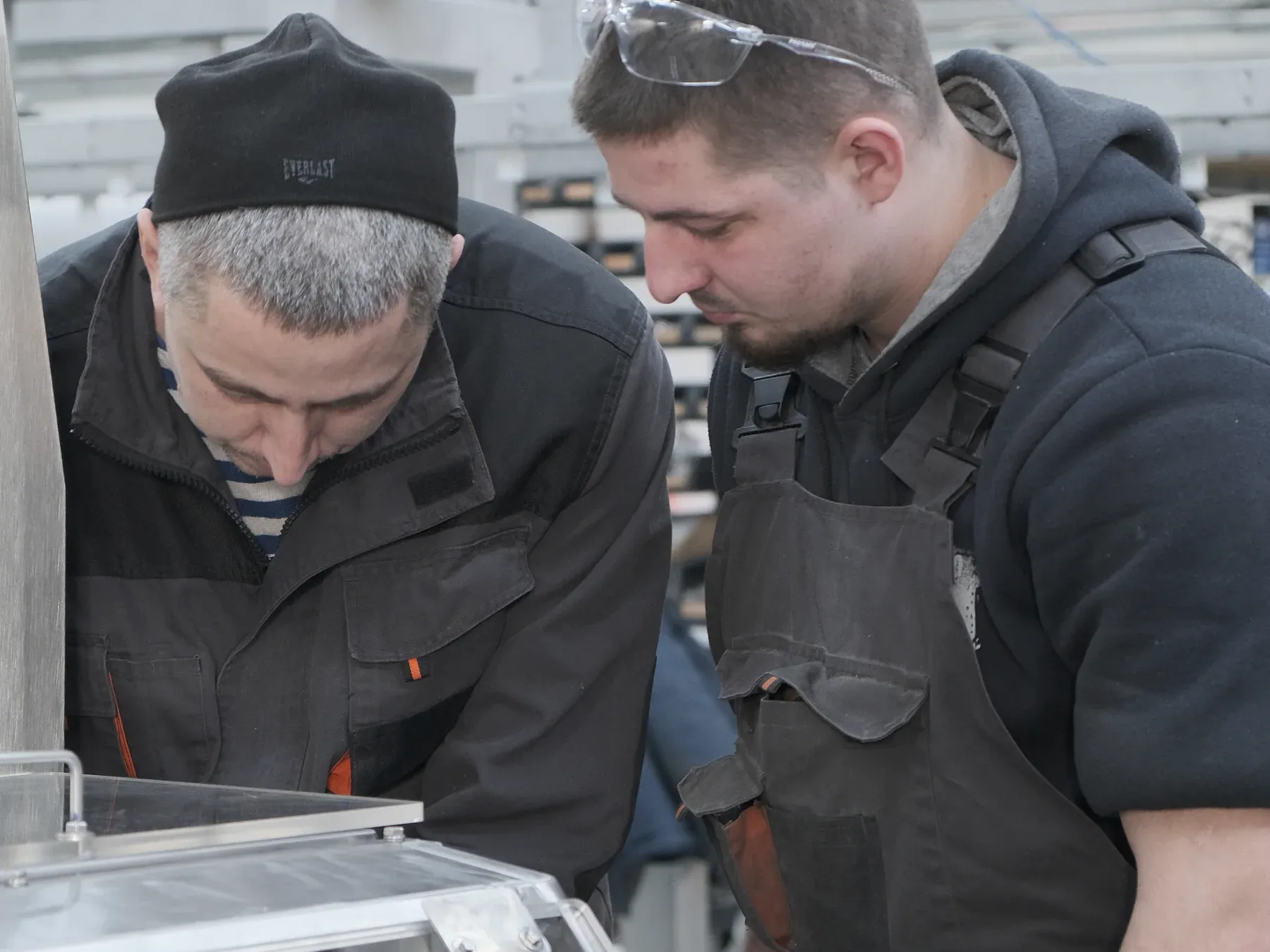 Специалисты MIROTEC проводят техническое обслуживание оборудования